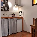 شقة Mit Kleiner Innenhof-terrasse Im Mediterranen Stil *
