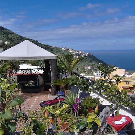 Mit Kleiner Innenhof-terrasse Im Mediterranen Stil شقة